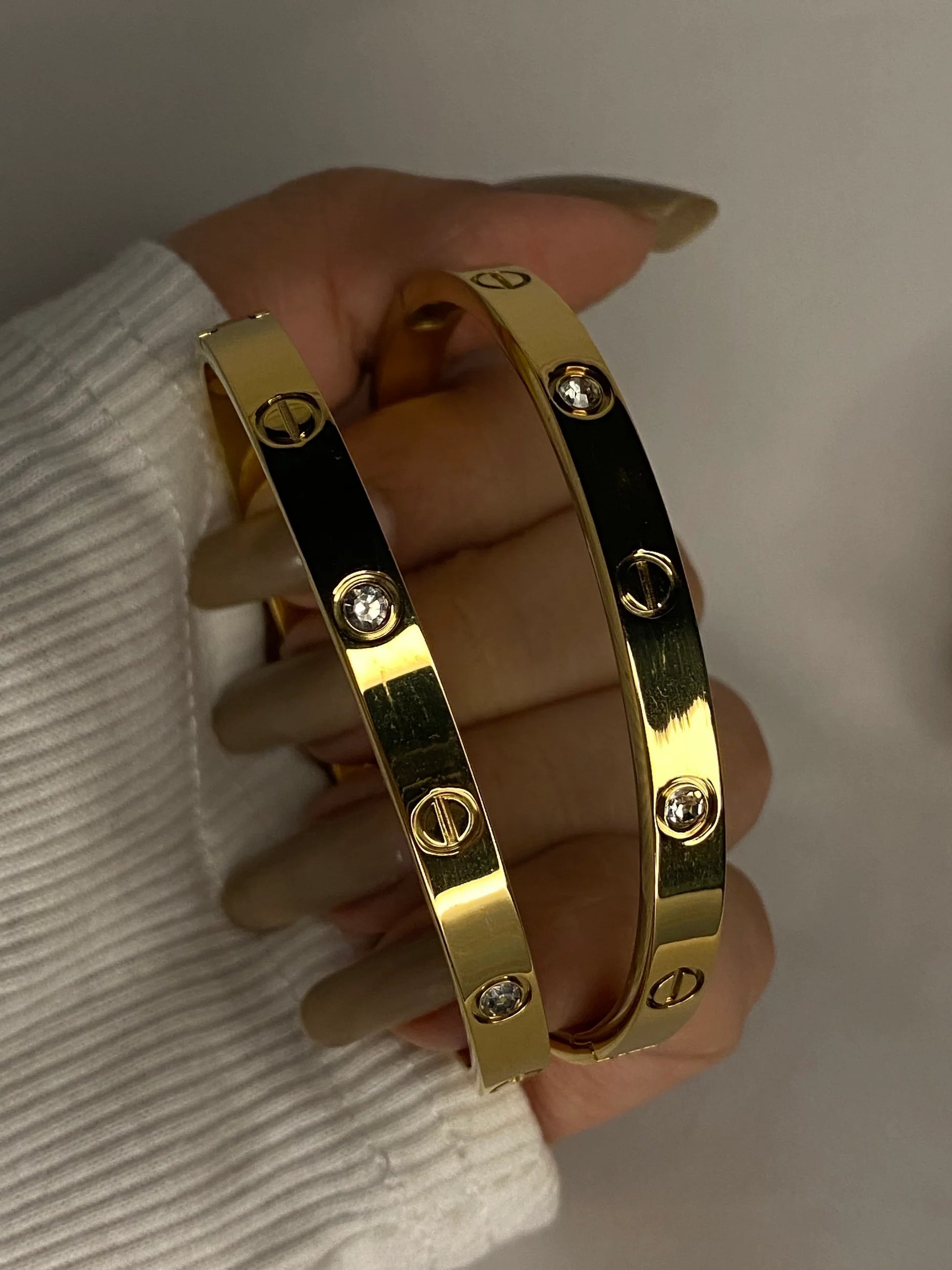 Luxury Screw Motif Gold Bracelet