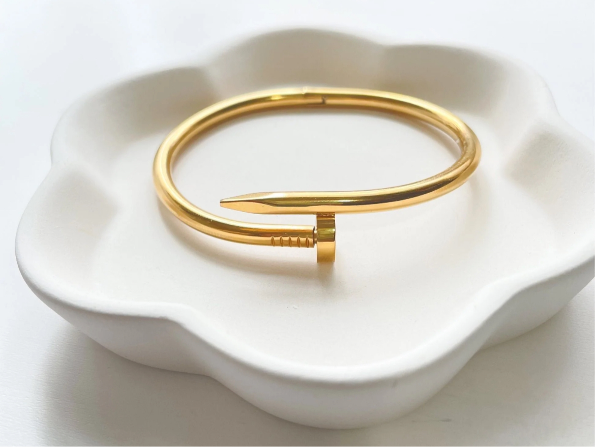 Classic Nail Design Gold Bracelet