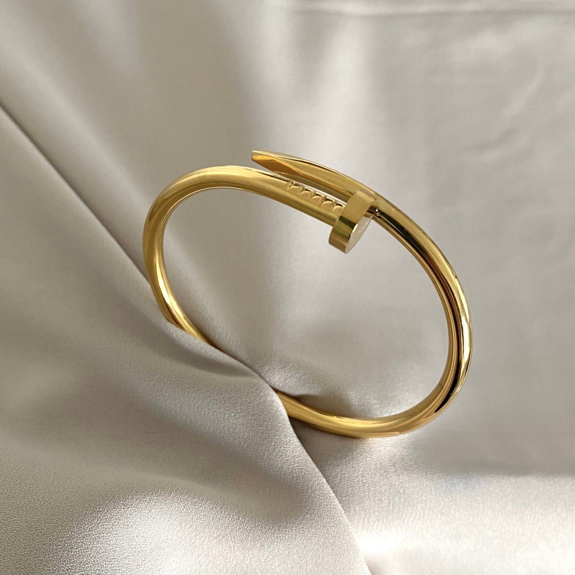 Classic Nail Design Gold Bracelet