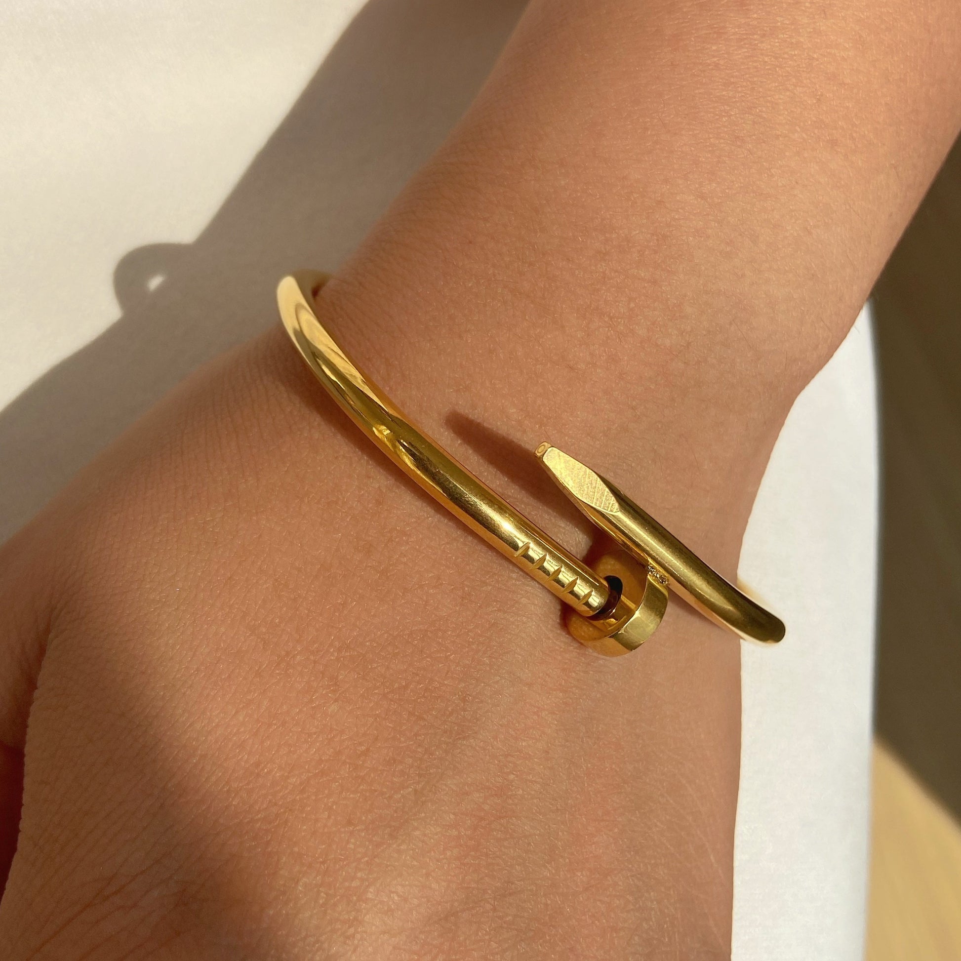Classic Nail Design Gold Bracelet
